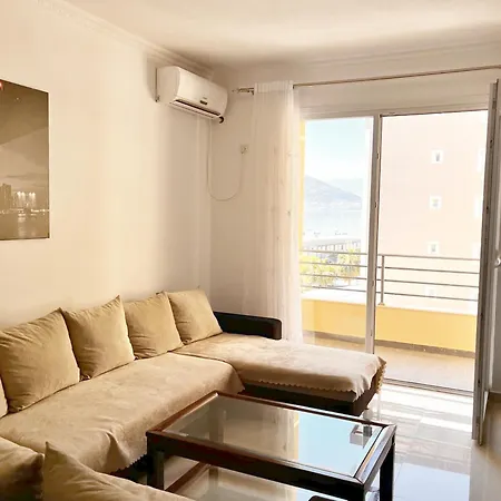 Beachside Bliss Bright Steps From The Lejlighed Vlorë