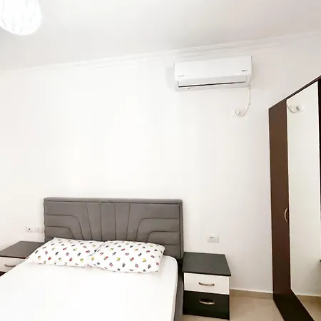 Appartement Beachside Bliss Bright Steps From The Vlorë