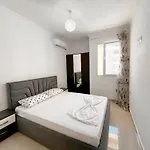 公寓 Beachside Bliss Bright Steps From The Vlorë
