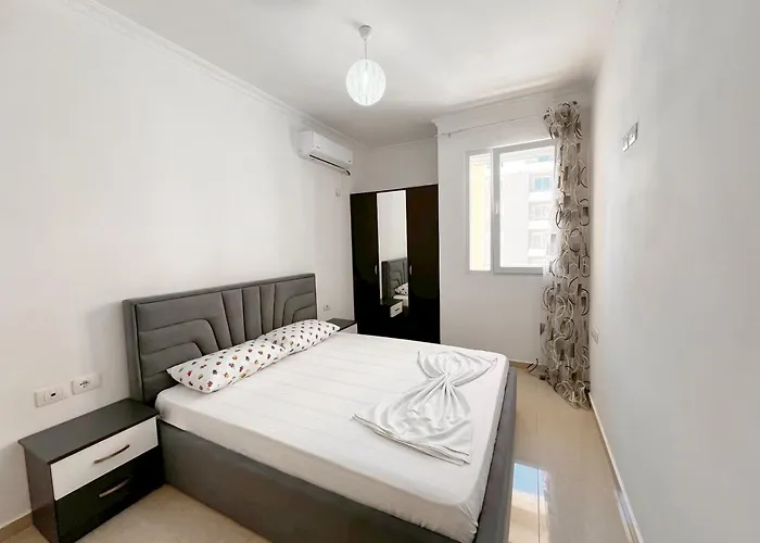 Appartamento Beachside Bliss Bright Steps From The Vlorë